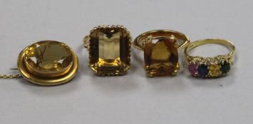 Three 18ct gold and gem set dress rings and a yellow metal and gem set oval brooch.