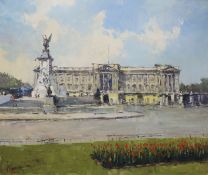 English School, oil on canvas, Buckingham Palace, indistinctly signed, 50 x 60cm