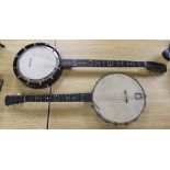 Two banjo's