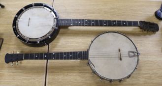 Two banjo's