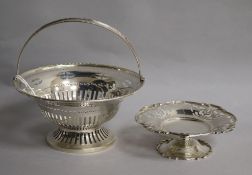 An Edwardian pierced silver fruit basket, Birmingham, 1907 and a small silver pedestal dish. 14.5