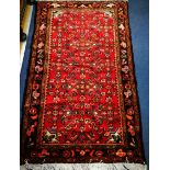 A Hamadan rug 160cm x 100cm