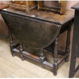 An oak gateleg table W.90cm