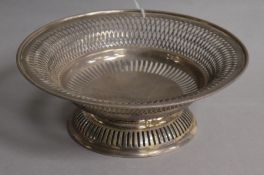 A George V pierced silver pedestal bowl, James Dixon & Sons, Sheffield, 1913, 19.1cm, 9 oz.