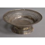 A George V pierced silver pedestal bowl, James Dixon & Sons, Sheffield, 1913, 19.1cm, 9 oz.