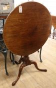 A George III mahogany tilt-top occasional table W.76cm