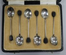 A set of 6 George V silver coffee spoons.