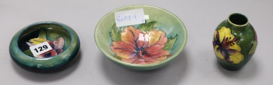 A Moorcroft Hibiscus a dish, a bowl and a vase largest diameter 14cm