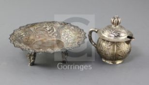 An early 20th century Chinese repousse silver bonbon dish by Woshing, Shanghai, decorated with