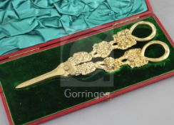 A cased pair of George IV silver gilt grape shears, with vineous handles, W?, London, 1825, 17.7cm.