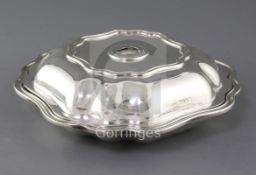 An early Victorian silver entree dish and cover by Robert Hennell III, of shaped circular form,