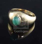 An 18ct gold and cabochon jade ring, size V.