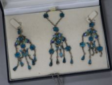 A suite of Chinese silver and enamel jewellery, comprising a necklace and matching earrings, early