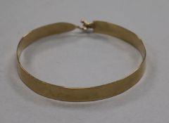 A 9ct gold plain bangle.