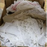A quantity of mixed linen and lace