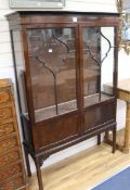 An Edwardian mahogany china display cabinet W.121cm