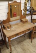 An Edwardian satin walnut dressing table W.99cm