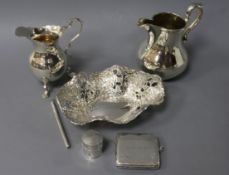 A Victorian silver cream jug and sundry small silver, including a Goldsmiths & Silversmiths Co.