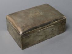 A late Victorian silver cigarette box, Chester, 1899, 13.3cm.