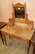 An Edwardian satin walnut dressing table W.99cm