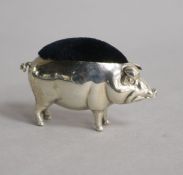 An Edwardian novelty silver pig pin cushion, Adie & Lovekin, Birmingham, 1906, length 48mm.