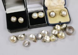 Two pairs of 9ct gold and mabe pearl earclips, assorted pairs of simulated pearl earclips and a