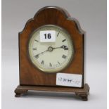 An Elliott mantel clock H.18cm x W.15cm