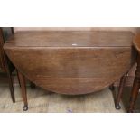 A mid 18th century oak drop leaf gateleg table W.120cm