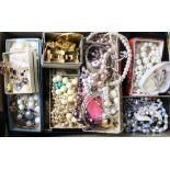 A quantity of assorted costume jewellery.