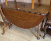 An 18th century mahogany oval drop-leaf cottage dining table W.115cm
