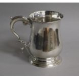 A George III silver mug, Walter Brind, London, 1770, 12.3cm, 10.5oz.