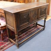 An oak dresser base W.122cm