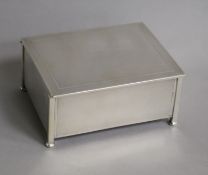 A George V engine turned silver rectangular cigarette box, Henry Matthews, Birmingham, 1929, 12.