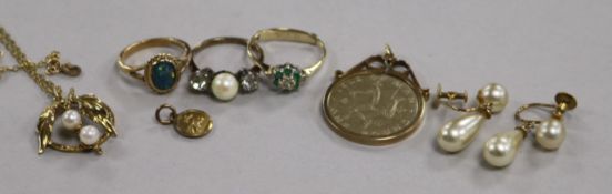 A small collection of 9ct gold jewellery, including an emerald and diamond-set ring, an opal-set