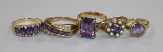 Five assorted 9ct gold and gem set rings including amethyst and diamond.