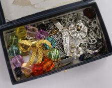 Mixed jewellery including silver and Tiffany golf club key ring(a.f.).