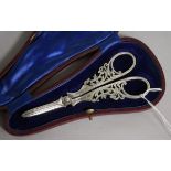 A cased pair of George V silver grape shears by Levesley Brothers, Sheffield, 1910, 13.6cm.