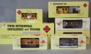 Aristocraft G gauge rolling stock; Twin Intermodal containers and wagons, 4 x wood gondola car, 2