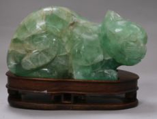 A carved green hardstone cat table lamp