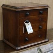 A small chest W.29cm