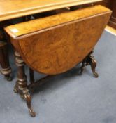 A Victorian figured walnut Sutherland table W.91cm