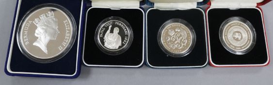 Four Queen Elizabeth II proof silver coins - Olympic Games 1992, Bermuda 5 dollars, 155.6g, Gambia