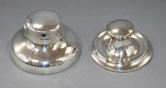 An Edwardian silver capstan inkwell with pocket watch holder lid, Birmingham 1906 diameter 15cm