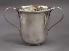 A late Victorian silver two handled cup, London, 1900, 4.5 oz.