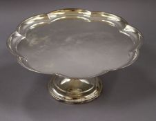 A modern silver tazza, C.J. Vander Ltd, Sheffield, 1997, 26.5cm, 23 oz.