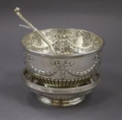 A late Victorian lidded sugar bowl, London 1900 together with a silver spoon, 11 oz.