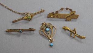 A Mizpah gold brooch, a peridot-set bar brooch, two other bar brooches and an Edwardian openwork