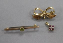 A 9ct gold ribbon bow brooch, a 9ct and gem set bar brooch and a 9ct gold gem set pendant.