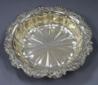 A sterling silver fruit bowl, 26cm, 11 oz.