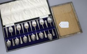 A cased set of twelve silver teaspoons and a silver mounted photograph frame.